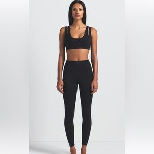 Nike x Skims NWT V-Panel Leggings in Obsidian MATTE Sz Small 26in